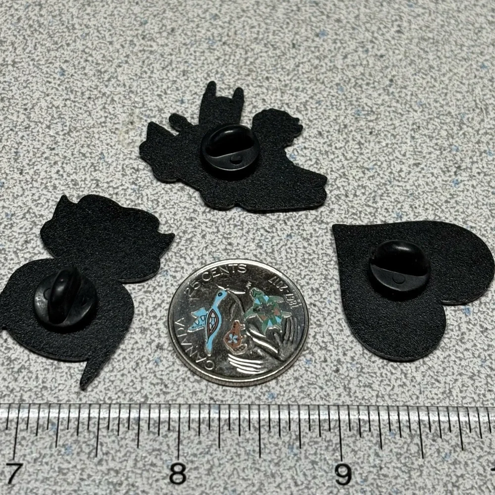 DC Comics Batman Pin - Picture 3 of 3